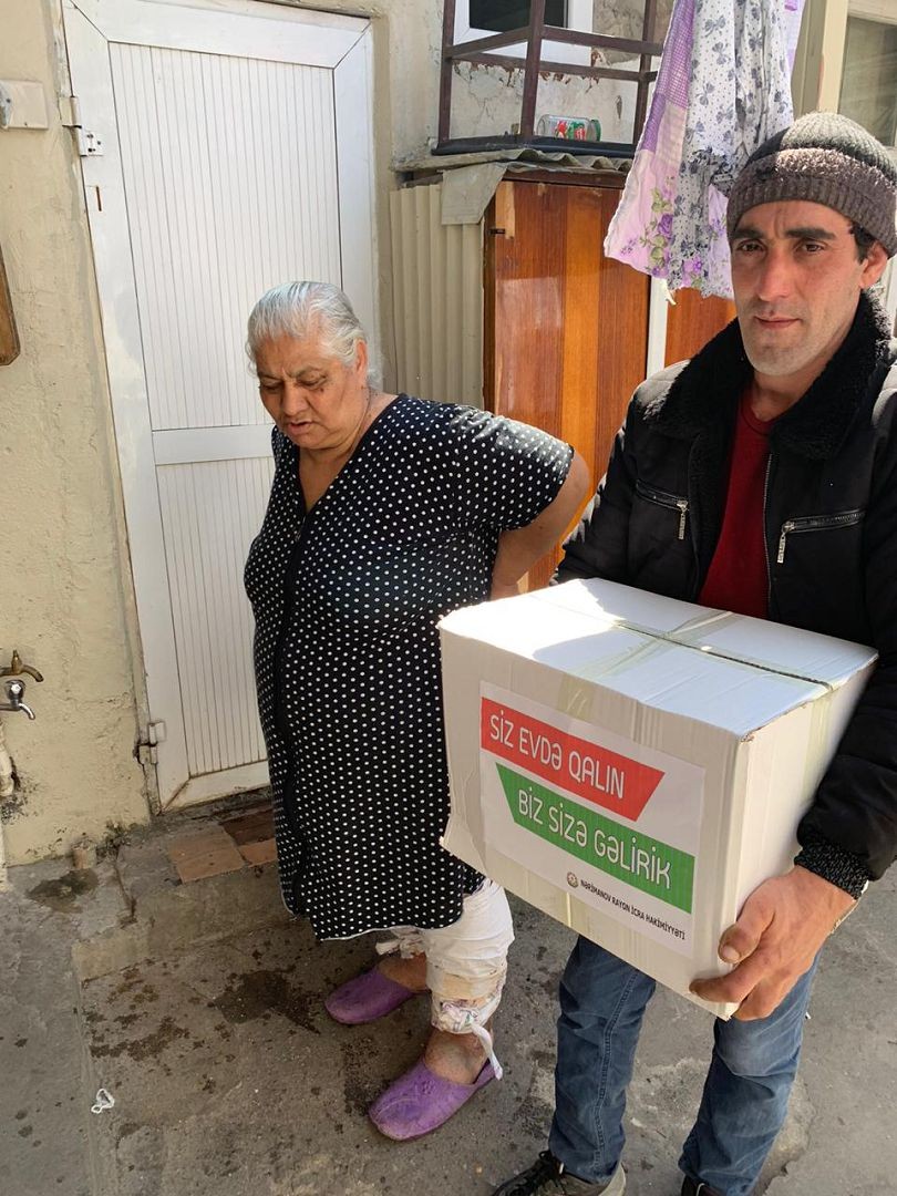 Nərimanov rayonunda ehtiyacı olan sakinlərə ərzaq sovqatı paylandı - FOTOLAR